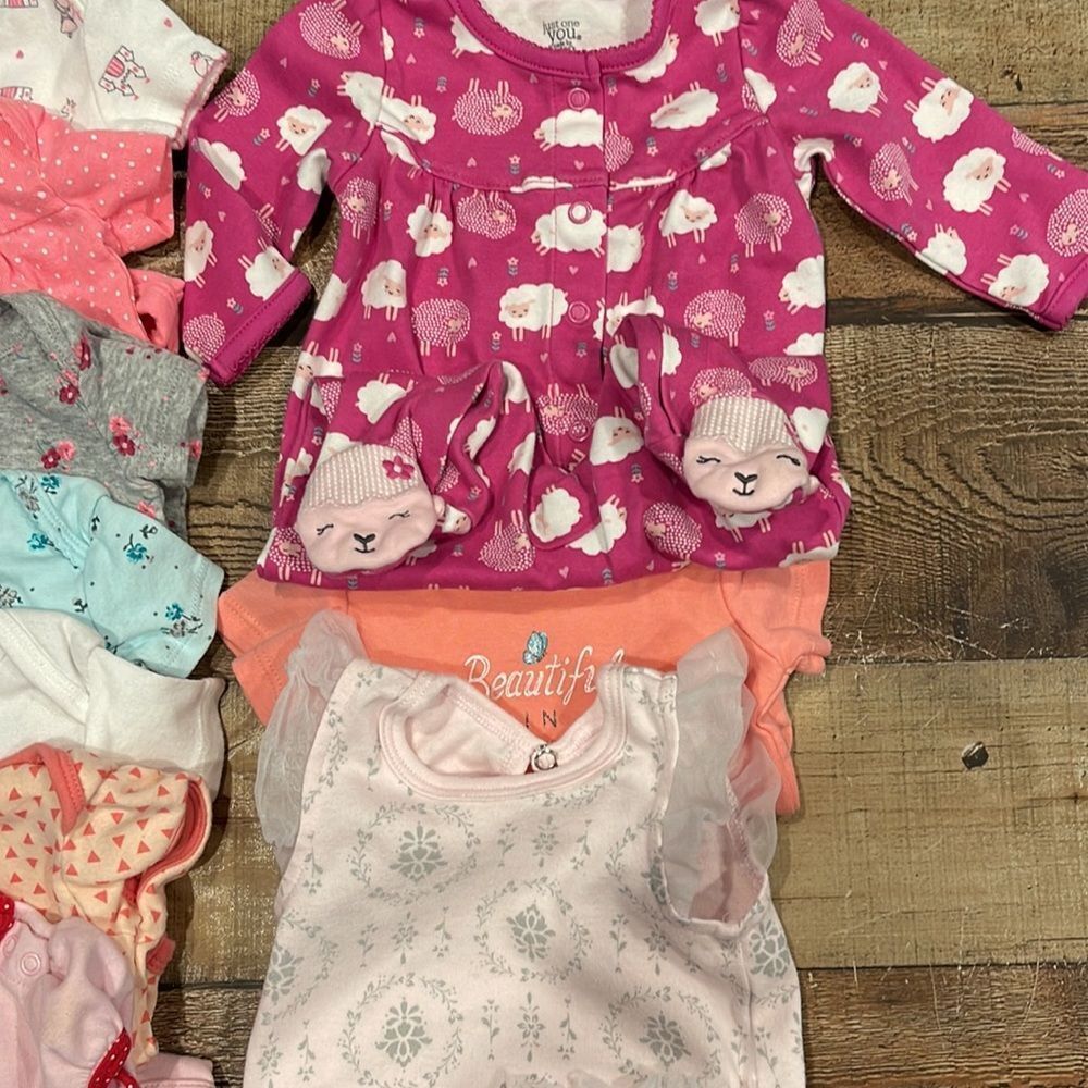 0-6 months baby girl T-shirts and pajama. 11 pieces, 1/2 NWT.  0-3, 3-6 and 6mo. - Picture 3 of 4